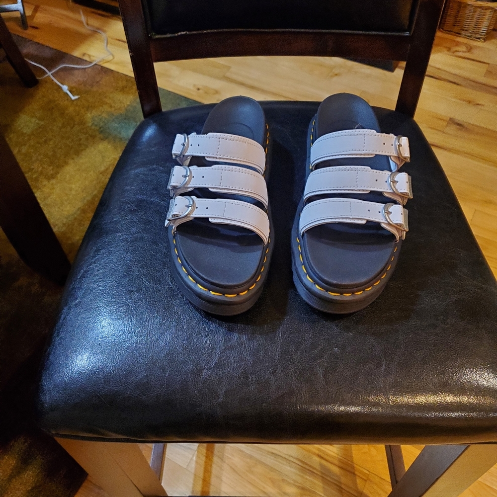 NEW IN BOX Dr Martens Blaire slide white